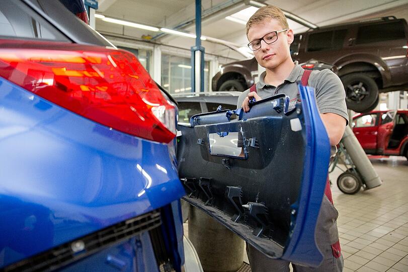 KfZ.Mechaniker: 1. Platz bei den Männern: 19 383 Verträge im Jahr 2015.