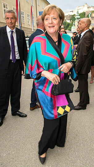 Bundeskanzlerin Merkel bei den Salzburger Festspielen. Sie überraschte mit ihrem Outfit.