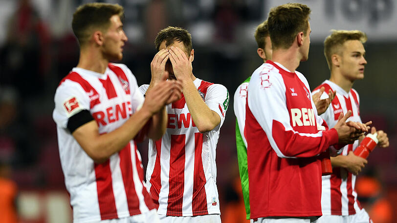 Niedergeschlagen: Die Spieler des 1. FC Köln nach der Heim-Niederlage gegen RB Leipzig.