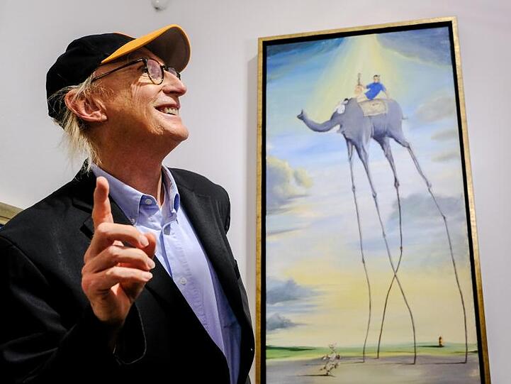 Immer zu Scherzen aufgelegt: Otto Waalkes bei der Eröffnung der Ausstellung "Otto Coming Home - he kummt na Huus" in der Kunsthalle Emden.