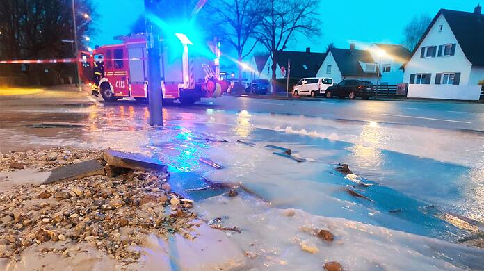 Die Feuerwehr und die Stadtwerke sind nach Bogenhausen ausgerückt.