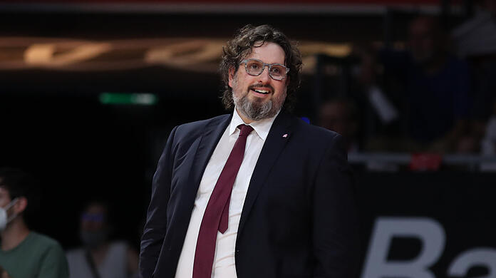 FC-Bayern-Basketball-Coach Trinchieri führt seine Mannschaft in der Euroleague zum dritten Sieg.