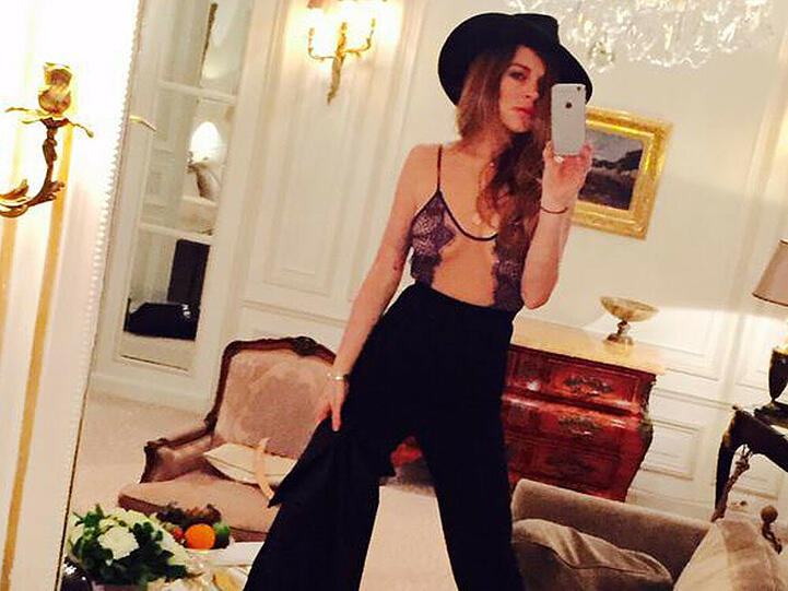 Lindsay Lohan gefällt ihr Outfit