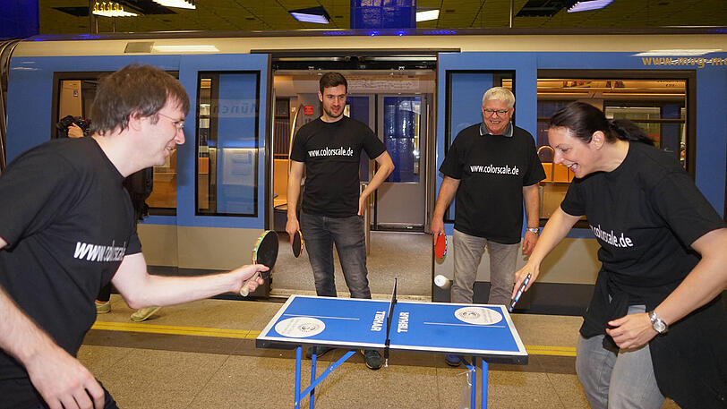 Ein Tischtennis-Match in der fahrenden U-Bahn oder am Bahnsteig &ndash; das war am Sonntag beim zweiten "Münchner U-Bahn Tischtennis-Turnier" möglich. Die Bilder.