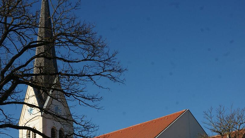 Sankt Peter und Paul in der Feldmochinger Straße: Hier wirkt der Stadtteil noch dörflich. Sankt Peter und Paul in der Feldmochinger Straße: Hier wirkt der Stadtteil noch dörflich.