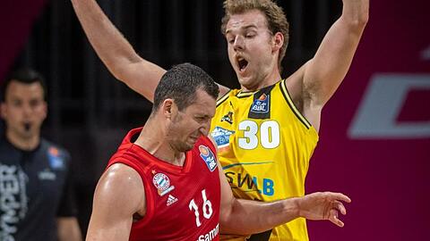 Paul Zipser vom FC Bayern München (No.16) in Aktion. Foto: Tilo Wiedensohler/camera4/BBL/Pool/dpa