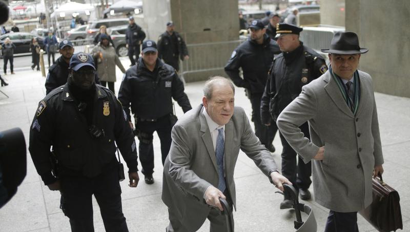 Harvey Weinstein (M) auf dem Weg ins Gericht in Manhattan. Harvey Weinstein (M) auf dem Weg ins Gericht in Manhattan.