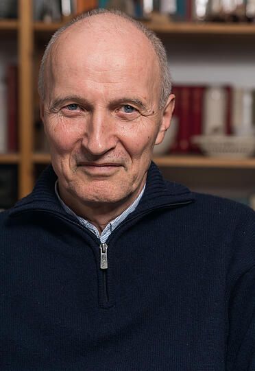 AZ-Interview mit Michael Lichtwarck-Aschoff: Der 75-Jährige war außerplanmäßiger Professor für Anästhesiologie und Intensivmedizin, unter anderem an der LMU, und hat viele Jahre am Universitätsklinikum Augsburg gearbeitet. 2011 ging er unter die Schriftsteller.