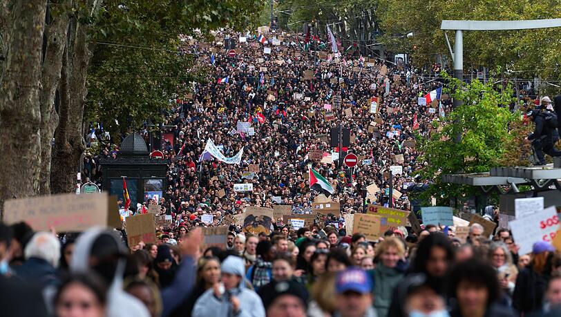 Die Polizei betrachtet auch die Demonstrationen in Frankreich, wie etwa hier in Paris. (Symbolbild) Die Polizei betrachtet auch die Demonstrationen in Frankreich, wie etwa hier in Paris. (Symbolbild)