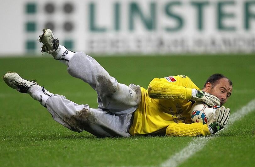 Die Bilder von Gabor Kiraly bei den Löwen.