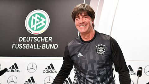 Führungsspieler-Debatten zaubern Löw "ein Lächeln ins Gesicht".