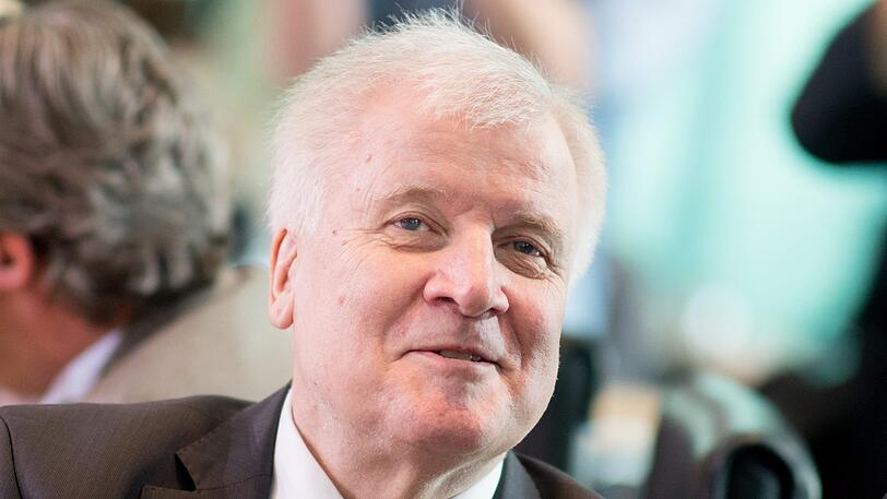 Horst Seehofer (CSU), Bundesminister für Inneres, Heimat und Bau, nimmt an der Sitzung des Bundeskabinetts im Bundeskanzleramt teil.