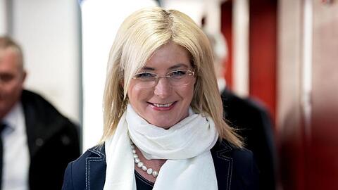 Ulrike Scharf kommt vor der Sondersitzung des bayerischen Landtags zu einer CSU-Fraktionssitzung. Foto: Sven Hoppe/Archivbild