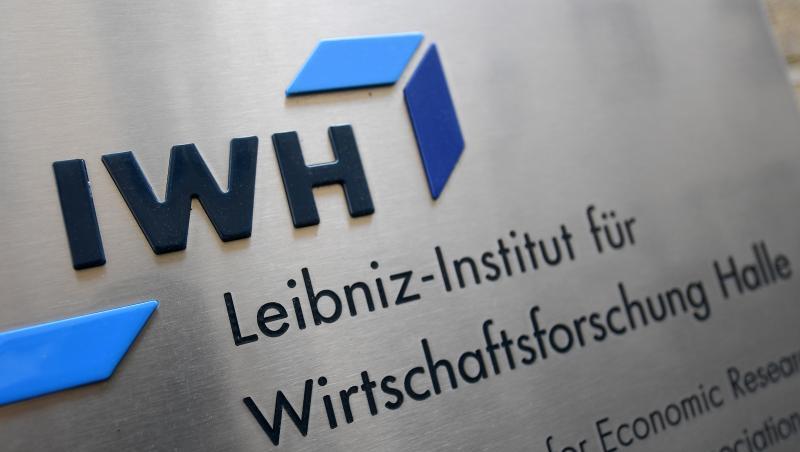 Die deutsche Wirtschaft kommt nach Einschätzung des Leibniz-Instituts für Wirtschaftsforschung relativ glimpflich durch die schwere Corona-Rezession. Die deutsche Wirtschaft kommt nach Einschätzung des Leibniz-Instituts für Wirtschaftsforschung relativ glimpflich durch die schwere Corona-Rezession.