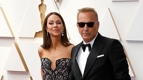 Kevin Costner und Christine Baumgartner im vergangenen Jahr in Los Angeles.