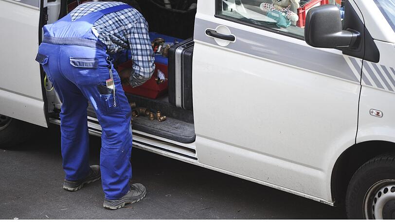 Dreist und auch ein bißchen dumm: Handwerker beklauten eine 89-Jährige - und ließen sich erwischen. (Symbolbild)