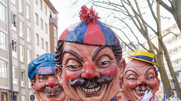 Die Schwellköpp des Mainzer Carneval-Vereins (MCV) auf dem Umzug. Die Schwellköpp des Mainzer Carneval-Vereins (MCV) auf dem Umzug.