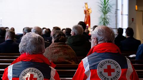 An dem Gedenkgottesdienst nehmen auch Rettungskr&auml;fte von damals teil.