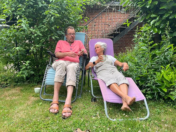 Ehemann Stefan kümmert sich liebevoll um seine Britta. Er wünscht sich, dass "wir gemeinsam noch lange so rumdödeln können wie jetzt". Ehemann Stefan kümmert sich liebevoll um seine Britta. Er wünscht sich, dass "wir gemeinsam noch lange so rumdödeln können wie jetzt".