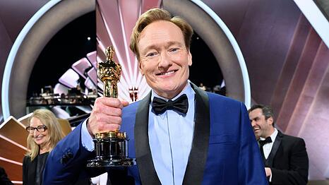 Conan O'Brien f&uuml;hrt auch 2026 durch die Oscarverleihung.