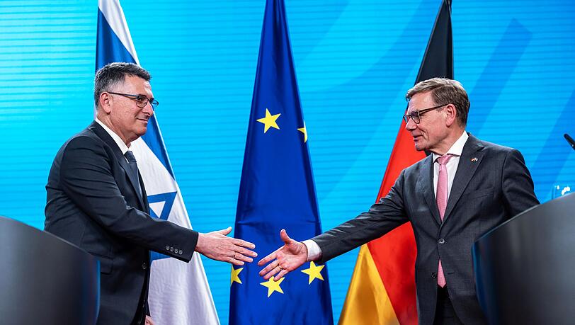 Au&szlig;enminister Wadephul ruft in einer Pressekonferenz mit seinem israelischen Kollegen Saar den Iran zur R&uuml;ckkehr an den Verhandlungstisch auf