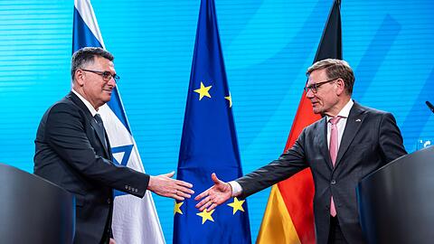 Au&szlig;enminister Wadephul ruft in einer Pressekonferenz mit seinem israelischen Kollegen Saar den Iran zur R&uuml;ckkehr an den Verhandlungstisch auf
