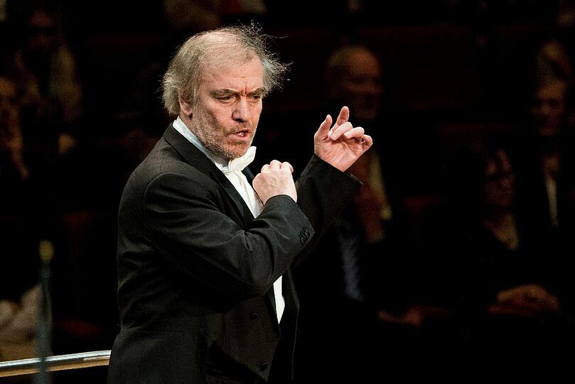 Valery Gergiev dirigert die Münchner Philharmoniker.