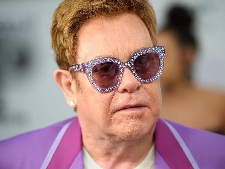 Elton John kann seine Tour fortsetzen.