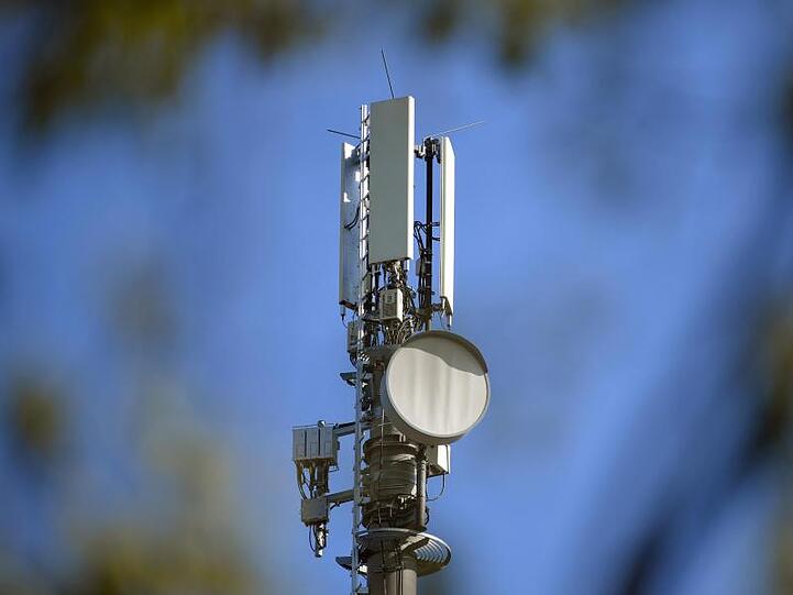"5G-Skeptiker" sollen von der Notwendigkeit von Sendemasten überzeugt werden.