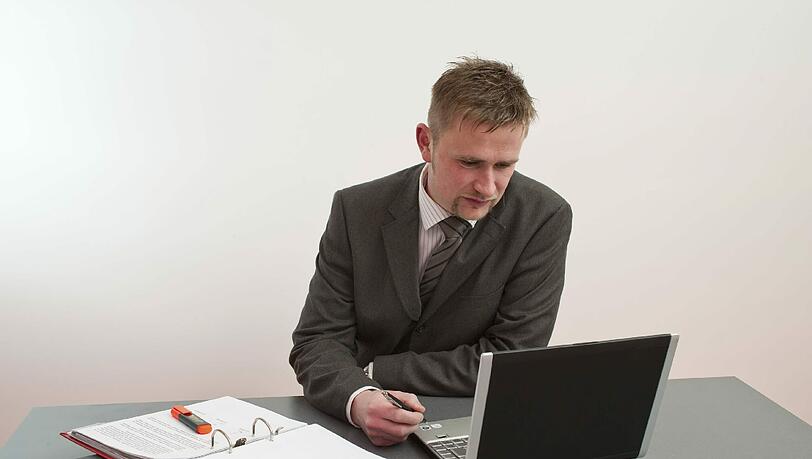 Die digitale Arbeitswelt bietet immer mehr Spielraum, Mitarbeiter zu überwachen. Das sehen nicht nur Gewerkschafter mit Sorge. Die digitale Arbeitswelt bietet immer mehr Spielraum, Mitarbeiter zu überwachen. Das sehen nicht nur Gewerkschafter mit Sorge.