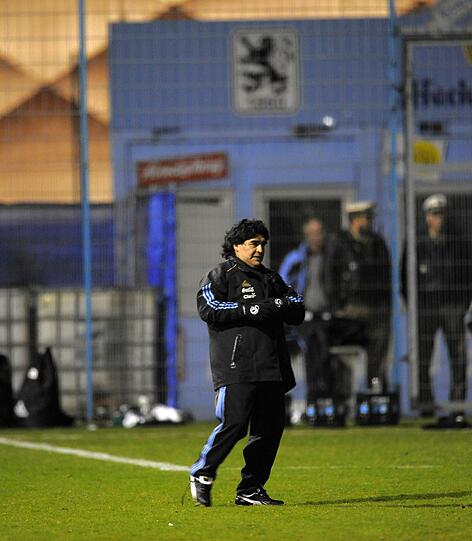 Diego Maradona auf dem Trainingsgelände des TSV 1860. Klicken Sie sich durch die Bilder.
