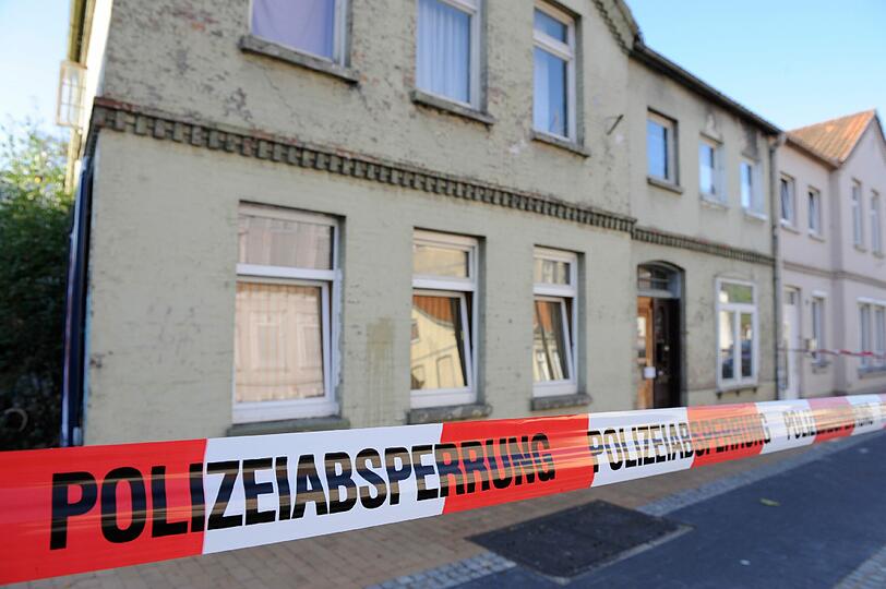 In einem Wohnhaus lag ein toter Rentner fast zwei Wochen ohne Beerdigung, weil Polizei und Stadt nicht richtig kommunzierten (Symbolfoto).