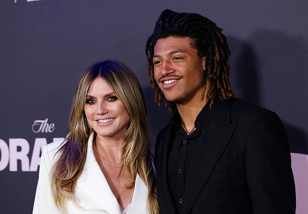 Heidi Klum mit Sohnemann Henry Samuel auf dem roten Teppich. Das Topmodel hat die Kommentarfunktion auf Social Media meistens deaktiviert. Heidi Klum mit Sohnemann Henry Samuel auf dem roten Teppich. Das Topmodel hat die Kommentarfunktion auf Social Media meistens deaktiviert.