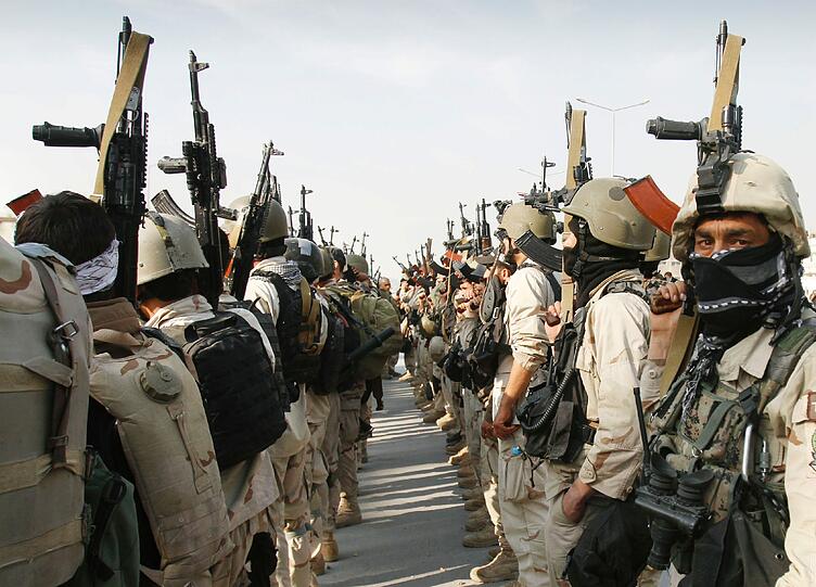 Überreste der Schlacht im Diplomatenviertel: Erst nach 18 Stunden, am frühen Montagmorgen, konnte der Angriff der Taliban niedergeschlagen werden. Mindestens 47 Tote wurden gezählt. 36 sollen Taliban gewesen sein. Die Bilder