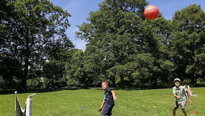 Familienprogramm im Hirschgarten - so wie neulich auch beim Stadtteilfest. Familienprogramm im Hirschgarten - so wie neulich auch beim Stadtteilfest.
