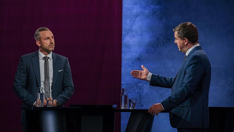 CDU-Spitzenkandidat Sven Schulze und AfD-Spitzenkandidat Ulrich Siegmund lieferten sich ein Duell, bevor die Runde bei der MDR-Wahlarena erweitert wurde. CDU-Spitzenkandidat Sven Schulze und AfD-Spitzenkandidat Ulrich Siegmund lieferten sich ein Duell, bevor die Runde bei der MDR-Wahlarena erweitert wurde.
