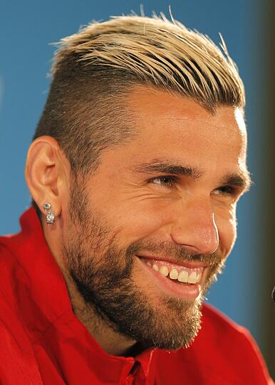 Valon Behrami (29/Hamburger SV/3,5): Der Schweizer Wandervogel ist Wunschspieler des neuen HSV-Chefs Dietmar Beiersdorfer. Beide sollen den Fast-Absteiger der Vorsaison stabilisieren. «Ein Feuerwehrmann», sagt sein Ex-Trainer Ottmar Hitzfeld über Abräumer Behrami.