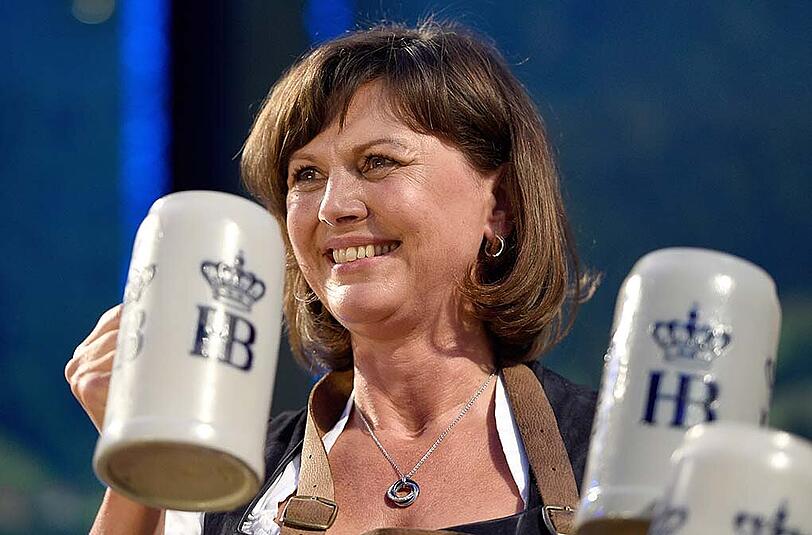 In der Bayrischen Landesvertretung in Berlin fand am Mittwoch der traditionelle Berliner Auftakt zum Münchner Oktoberfest statt. Vor Ort waren unter anderem Volker Kauder, Ilse Aigner und Alexander Dobrindt. Die Bilder.