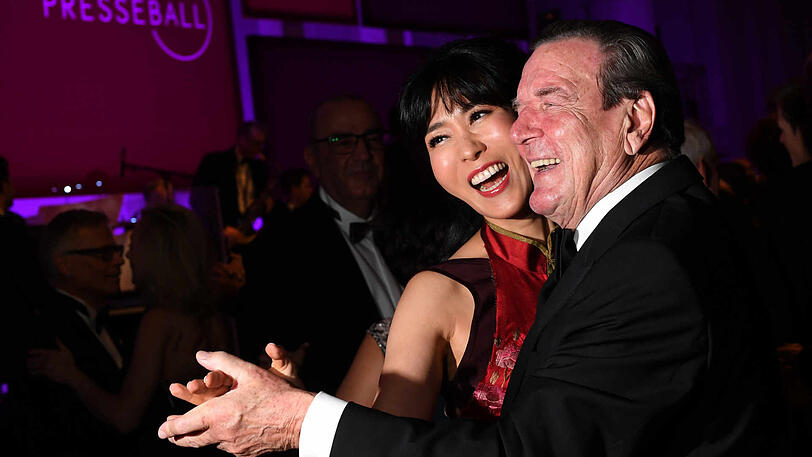 Altbundeskanzler Gerhard Schröder (SPD) und seine Frau Soyeon Kim.
