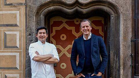Tohru Nakamura (links) und Marc Uebelherr packen die "Schreiberei" gemeinsam an.