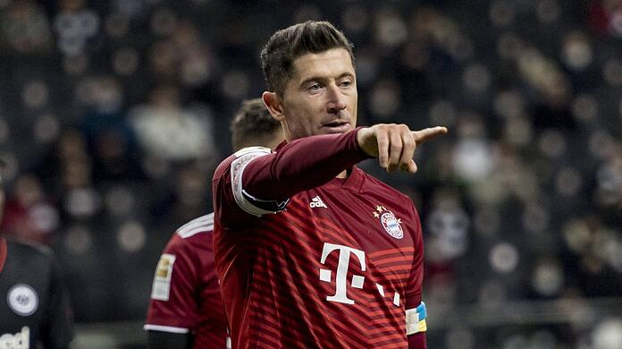 Bis 2023 vertraglich an den FC Bayern gebunden, die Bosse wollen mit ihm verlängern: Robert Lewandowski.