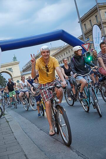 Tausende Münchner waren bei der sechsten Münchner Radlnacht dabei. Die Bilder.