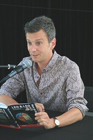 Autor Tobias Bungter liest in der Stadtbibliothek.