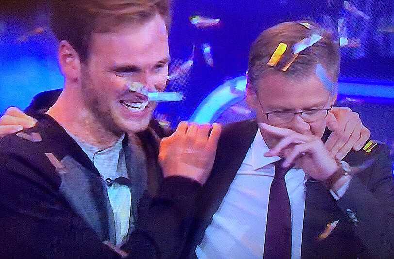 Unter Tränen zum Millionär: Leon Windscheid hat den Hauptgewinn bei Günther Jauchs Quiz geknackt. Dafür brauchte er aber die Hände des Moderators.