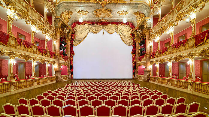 Als Cuvilliéstheater ist das Alte Residenztheater in neuen Mauern heute vom Brunnenhof der Residenz aus zugänglich.