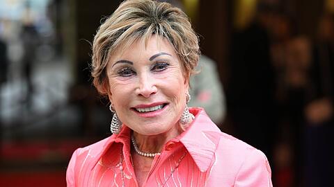 Ärztin, Moderatorin, Superheldin - ausgestattet mit magischen Kräften: Antje-Katrin Kühnemann wird am Samstag 80.