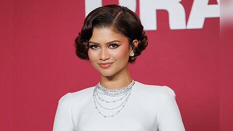 Zendaya soll einer Braut ein Hochzeitskleid spendiert haben.