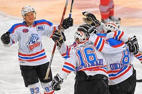 Kollektiver Tiger-Jubel: mit dem 5:2-Erfolg in Hannover haben sich die Thomas Sabo Ice Tigers in den Playoffs nochmal zurückgemeldet.