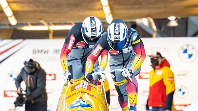 Bob-Pilot Francesco Friedrich und Alexander Schüller beim Start.