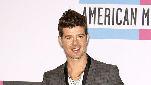 Robin Thicke schlage sich nach der Trennung von seiner Frau ganz gut. Robin Thicke schlage sich nach der Trennung von seiner Frau ganz gut.